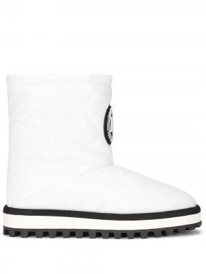 Дутые ботинки с нашивкой-логотипом Dolce & Gabbana. Цвет: белый