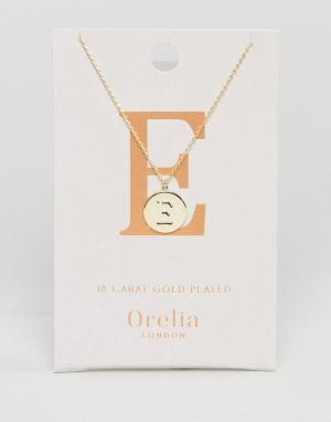 Позолоченное ожерелье с инициалом Е на подвеске-диске Orelia. Цвет: золотой
