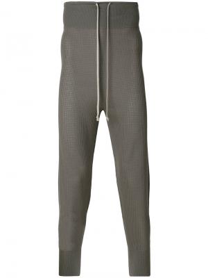 Трикотажные спортивные брюки с заниженной проймой Rick Owens. Цвет: серый