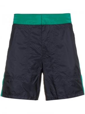 Плавательные шорты с полоской по бокам Prada. Цвет: синий