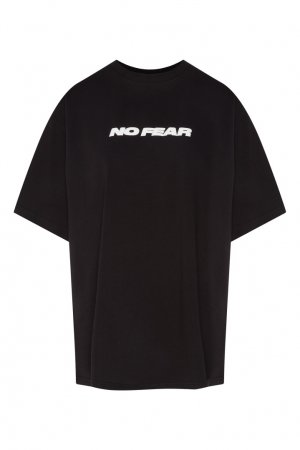Черная футболка с надписью ZIQ & YONI. Цвет: черный