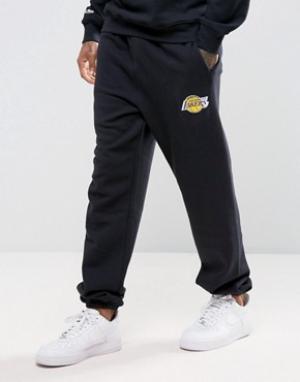 Джоггеры с манжетами LA Lakers NBA Mitchell & Ness. Цвет: черный