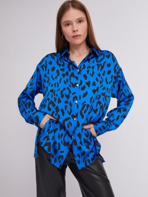 Атласная рубашка оверсайз силуэта с леопардовым принтом zolla. Цвет: голубой