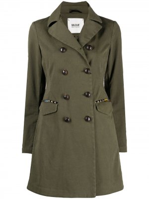 Пальто в стиле милитари на пуговицах Bazar Deluxe. Цвет: зеленый