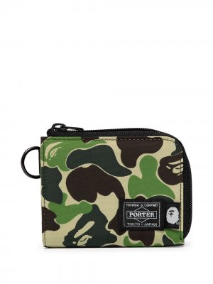 Камуфляжный кошелек с нашивкой-логотипом A BATHING APE®. Цвет: зеленый