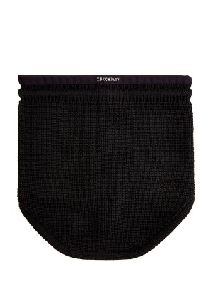Регулируемый шарф-снуд из шерсти мериноса с логотипом C.P.COMPANY. Цвет: черный