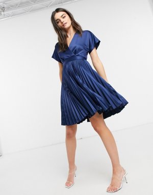 Темно-синее платье миди с запахом спереди и плиссированной короткой расклешенной юбкой -Темно-синий Closet London