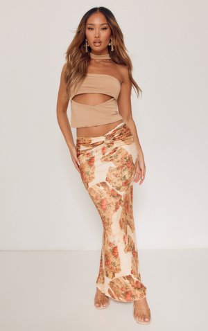 Миниатюрная бежевая юбка мидакси с мягким узлом и цветочным принтом в стиле пэчворк спереди PrettyLittleThing