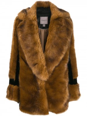 Faux fur coat Urbancode. Цвет: коричневый