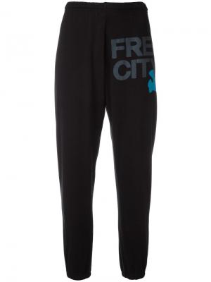 Спортивные брюки с принтом логотипа Freecity. Цвет: чёрный
