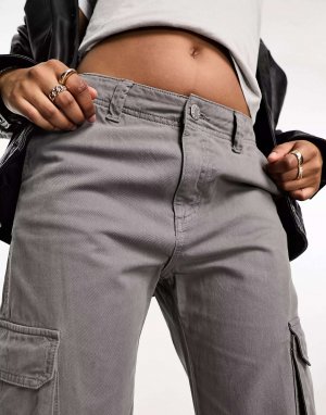 Серые брюки-карго прямого кроя со средней посадкой Pull&Bear. Цвет: серый