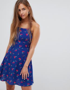 Короткое приталенное платье с цветочным принтом и открытой спиной -Синий Gilli