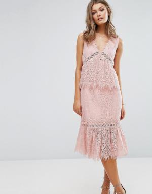 Кружевное платье миди с V-образным вырезом и оборками Foxiedox. Цвет: розовый