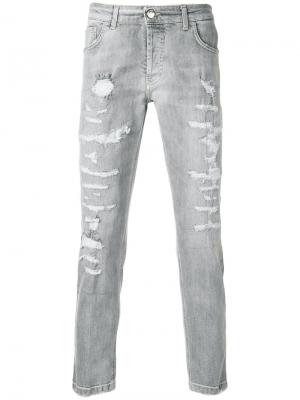 Рваные джинсы Entre Amis. Цвет: серый