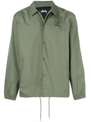 Куртка-рубашка с фирменными принтами Stussy. Цвет: зеленый