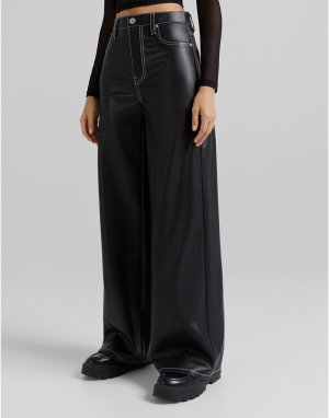 Черные брюки из искусственной кожи с контрастной строчкой -Черный цвет Bershka