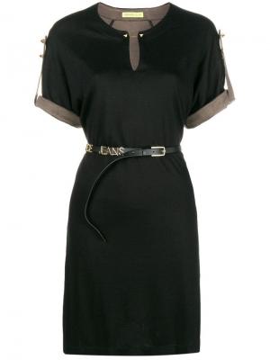 Платье с короткими рукавами и поясом Versace Jeans. Цвет: черный