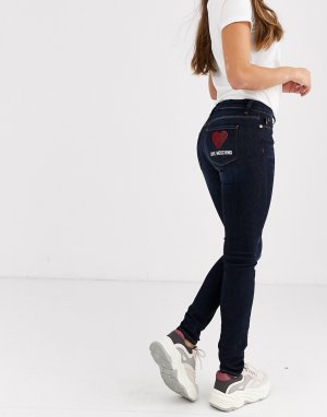 Зауженные джинсы с сердечком на заднем кармане -Черный Love Moschino