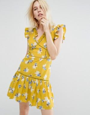 Чайное платье без рукавов с цветочным принтом и оборками J.O.A. Цвет: желтый