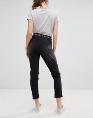 Укороченные джинсы с необработанными краями и вышитой надписью Daisy S Street. Цвет: черный