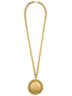 Длинное ожерелье с объемной подвеской Chanel Vintage. Цвет: металлический