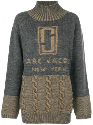 Джемпер-водолазка с двойной буквой J Marc Jacobs. Цвет: серый