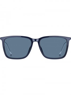 Классические солнцезащитные очки в квадратной оправе Tommy Hilfiger. Цвет: синий