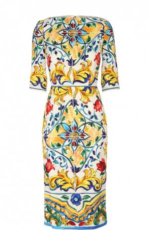 Шелковое платье-футляр с ярким принтом и вырезом-лодочка Dolce & Gabbana. Цвет: разноцветный