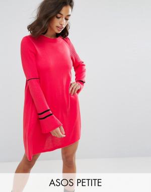 Трикотажное платье с расклешенными рукавами и отделкой в спортивном ст ASOS Petite. Цвет: розовый