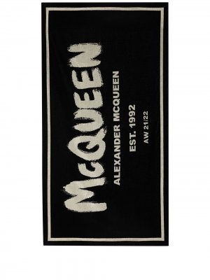 Пляжное полотенце с логотипом Alexander McQueen. Цвет: черный