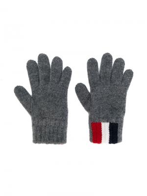 Классические перчатки с полосками Moncler Kids. Цвет: серый