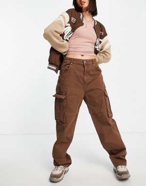 Свободные брюки с карманами карго шоколадного цвета -Коричневый цвет Bershka
