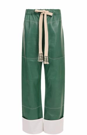 Кожаные брюки прямого кроя с эластичным поясом и карманами Loewe. Цвет: зеленый