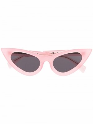 Солнцезащитные очки в оправе кошачий глаз Kuboraum. Цвет: розовый
