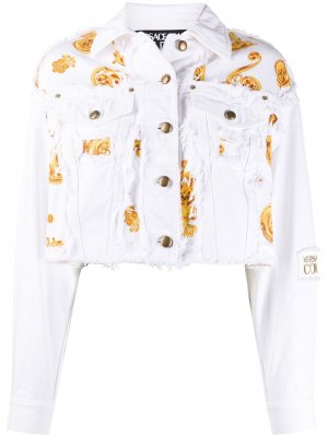 Джинсовая куртка с принтом Baroque Jewels Versace Jeans Couture. Цвет: белый
