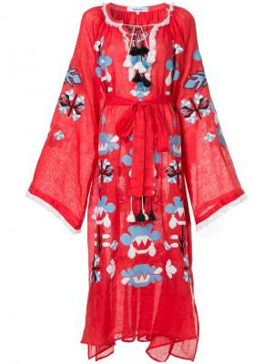 Платье с поясом и вышивкой March 11. Цвет: красный