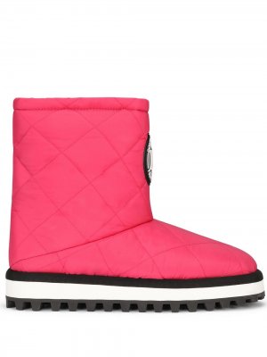 Дутые ботинки с нашивкой-логотипом Dolce & Gabbana. Цвет: розовый