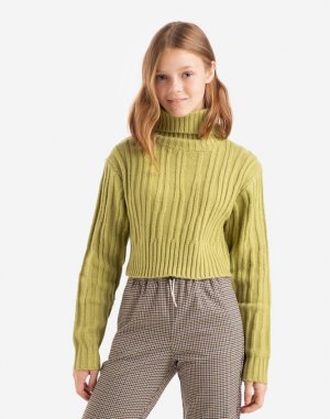 Оливковый укороченный свитер для девочки Gloria Jeans