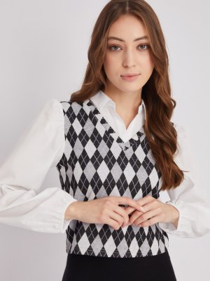 Комбинированная укороченная жилетка с имитацией блузки zolla. Цвет: белый