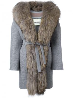 Пальто с меховой отделкой Ava Adore. Цвет: серый