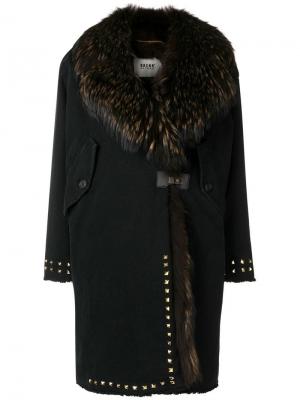 Пальто длины миди с меховой отделкой Bazar Deluxe. Цвет: черный