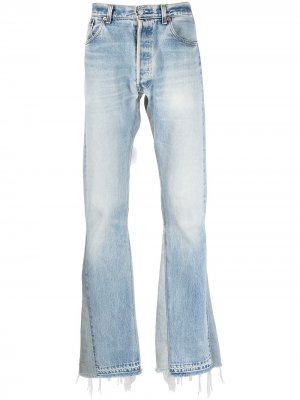 Расклешенные джинсы с эффектом потертости GALLERY DEPT.. Цвет: синий