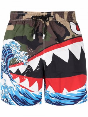 Плавки-шорты Shark Attack с графичным принтом Mc2 Saint Barth. Цвет: зеленый