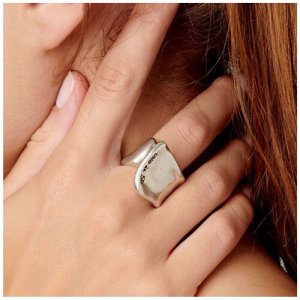 Кольцо женское  crevice UNOde50. Цвет: серый/серебристый