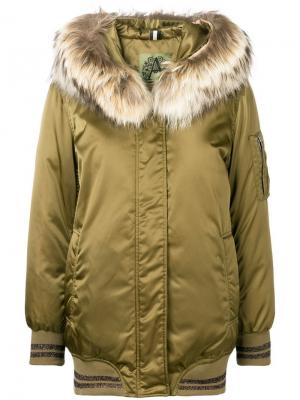 Дутая куртка-бомбер с капюшоном Alessandra Chamonix. Цвет: зеленый