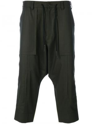Классические укороченные брюки Y-3. Цвет: зелёный
