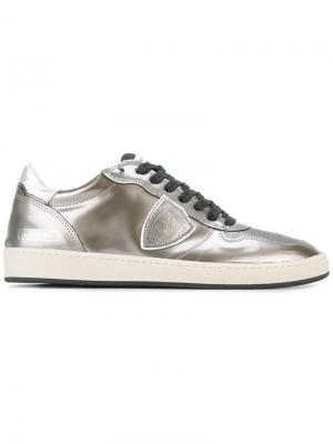 Classic lace-up sneakers Philippe Model. Цвет: металлический