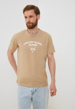Футболка Calvin Klein Jeans. Цвет: бежевый