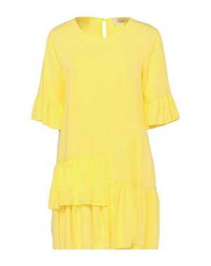 Короткое платье CROCHÈ. Цвет: желтый